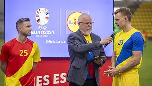 Istorinis įvykis – su „Lidl“: net 11 vaikų iš Lietuvos lydės UEFA EURO 2024 futbolininkus