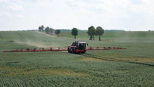 Žemės ūkio technika laukuose