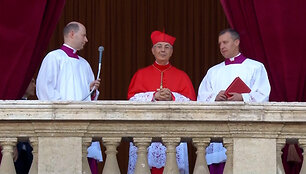 4574657_vatican new pope balcony_0_1080i60essence.00_00_29_12.Still001