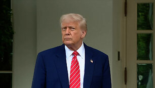 4574701_us trump pope_1_1080i60essence.00_00_20_13.Still001