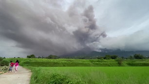 indonezijoje-issiverze-ugnikalnis