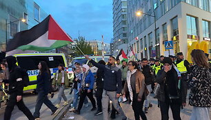 policija-protestuotojus-malmeje-isveda-is-susiburimo-vietos