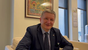 lietuvos-generalinis-konsulas-cikagoje-regimantas-jablonskas-apie-amerikos-lietuviu-lukescius-donaldui-trumpui-zmones-pasiilgo-2016-metu-tvarkos