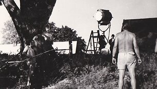 Pasiruo&scaron;imas pu&scaron;ies filmavimo scenai &Scaron;uminuose