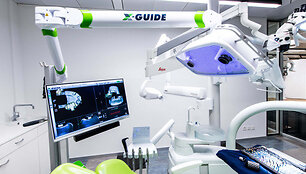 Navigacinė implantacija: kaip GPS technologija keičia dantų atkūrimą
