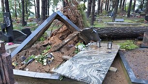 Praūžusi audra nusiaubė ir Panevėžio kapines