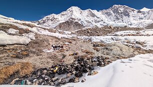 Netvarkomos &scaron;iuk&scaron;lės &scaron;alia Baruntės bazinės stovyklos 5400 m auk&scaron;tyje (Nepalas, 2026 m.)