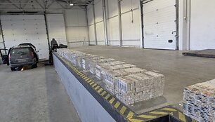 &Scaron;alčininkuose sulaikytas kontrabandą gabenęs automobilis