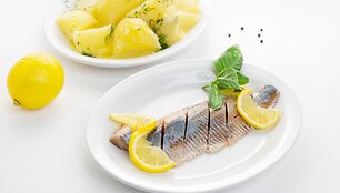 &Scaron;ventinis stalas be streso: du pigūs ir greitai paruo&scaron;iami silkės patiekalai