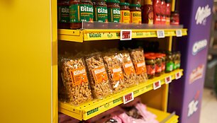 &bdquo;Iki&ldquo; lentynose nutūpė tūkstančiai bitučių: tinklas pristatė naują kokybi&scaron;kų lietuvi&scaron;kų prekių ženklą &bdquo;Bitutė&ldquo;