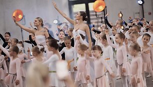 Nuo prestižinių baleto pamokų iki gatvės stilių įvairovės: į&scaron;okite į būrelių sezoną su &bdquo;Ogmios miesto&ldquo; &scaron;okių studijomis 