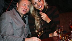 Dainininkė Goda Sabutytė ir Gediminas Juodeika kavinės klubo - &bdquo;Papa Jazz&ldquo; atidarymo &scaron;ventėje, Kaune.