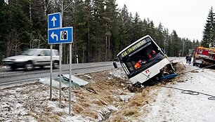 Autobusas griovyje