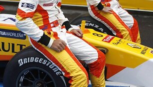 &bdquo;Renault&ldquo; komanda: 27 m. Fernando Alonso i&scaron; Ispanijos ir 22 m. Nelsonas Piquet jaunesnysis i&scaron; Brazilijos