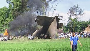 Atitrūkusi lėktuvo uodega.
