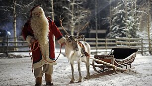Kalėdų Senelis su savo elniu