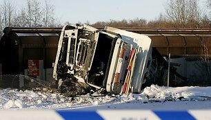 Sudaužytas benzinvežis