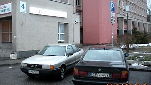 Fotopolicija: automobiliai neįgaliųjų zonoje