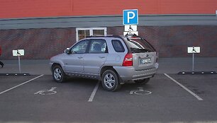 Fotopolicija. Skersas džipas. 