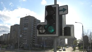 Fotopolicija, užklijuotas &scaron;viesoforas