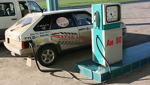 Benzino kolonėlė Uzbekijoje