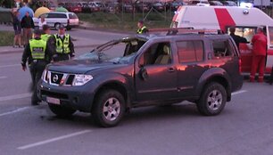 Visureigis Nissan patyrė avariją