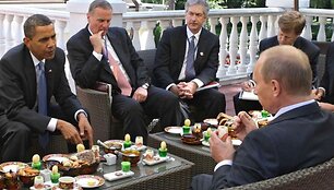 Istoriniai Obamos pusryčiai su Putinu