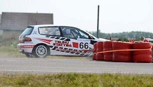 1000 km lenktynės prasidėjo susidūrimais