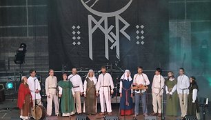 Dvyliktasis nepriklausomos muzikos ir šiuolaikinės baltiškos kultūros festivalis Mėnuo Juodaragis šiemet trečią kartą svečiuojasi įstabaus grožio ežero saloje Zarasuose. 