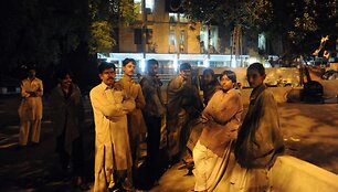 Pakistano gyventojai prasidėjus žemės drebėjimui i&scaron;ėjo į gatvę.