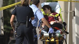 Orlando policija suteikia pagalbą nukentėjusiems
