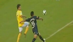 Lemtingas Australijos futbolininko spyris