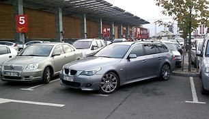 BMW prie AKROPOLIO