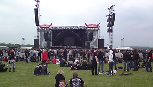 Var&scaron;uva, belaukiant AC/DC