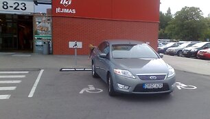 Fotopolicija: neįgalus Mondeo