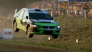 &Scaron;uoliai nuo tramplino