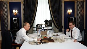 V.Putinas ir D.Medvedevas prezidentinėje rezidencijoje