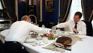 V.Putinas ir D.Medvedevas prezidentinėje rezidencijoje