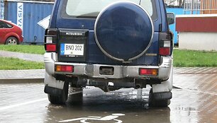 Fotopolicija: visureigis Klaipėdoje, neįgaliųjų vietoje.