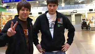 Tomas Gruzdys ir Timas Simni&scaron;ka oro uoste