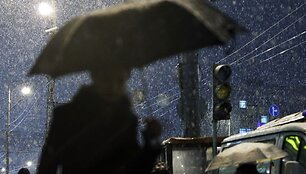 Maskvą užgriuvo pirmasis sniegas