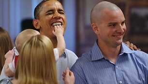 Barackas Obama per Kalėdas aplankė jūrų pėstininkus su jų &scaron;eimomis.