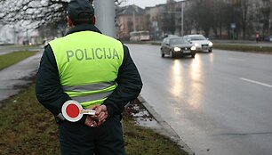 Taisyklių nepaisanti mergina pasigyrė problemas su policininkais i&scaron;sprendžianti ky&scaron;iais.