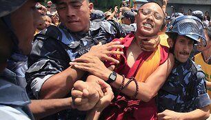 Nepalo policija prie&scaron; tibetiečius protestuotojus