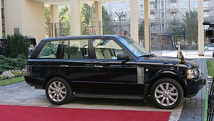 Seimo autoūkio vairuotojams yra tekę vairuoti įvairius automobilius.