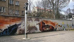 Vilnieti&scaron;kasis Franko Zappos biustas netrukus turės dvynį gimtajame muzikanto mieste &ndash; Baltimorėje.