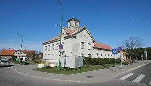 Melnragės ir Girulių seniūnija gyvuoja maždaug 15 metų ir sprendžia įvairias vietinių gyventojų problemas.