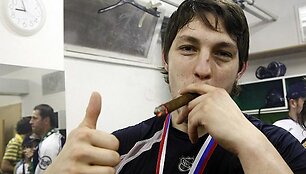 Ladislavas Scurko balandžio 10-ąją dar rūkė pergalės cigarą po to, kai jo komanda i&scaron;kovojo Slovakijos čempionės titulą.