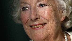 92-eju Vera Lynn vėl sulaukė pasaulinės šlovės.