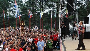 Judėjimą &bdquo;Na&scaron;i&ldquo; ypač protegavo ankstesnysis Kremliaus &scaron;eimininkas Vladimiras Putinas.